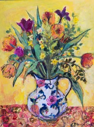 Kan met Lentebloemen op een Gele Grond