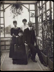 Dagmar van Denemarken - Michel Alexandrovitch van Rusland - Alexandra van Denemarken en prinses Victoria - Keizerin-weduwe Maria Fyodorovna, Groothertog Michael Alexandrovich, Koningin Alexandra van Groot-Brittannië