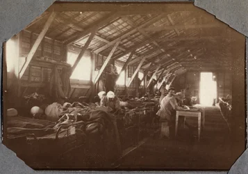 Eerste Wereldoorlog 1914-1918: barakken van gewonde Franse soldaten in Couville in het Kanaal, Laag-Normandië, Frankrijk. Anonieme foto mei 1917.