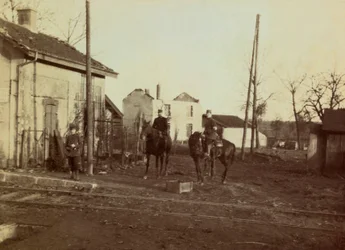 Foto uit een persoonlijk album van een infanterieluitenant tijdens de eerste maanden van de Eerste Wereldoorlog