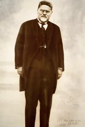 Portret van de Italiaanse filosoof Giovanni Gentile (zwart-wit foto)