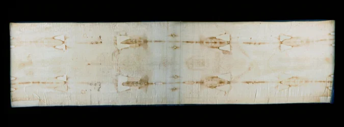 De heilige lijkwade van Turijn (of lijkwade of sacra sindone), linnen doek met sporen (verondersteld die van Christus) van marteling van een lichaam. Koninklijke Kapel van de Kathedraal Sint-Jan de Doper van Turijn, Italië.