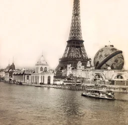 Wereldtentoonstelling van 1900 in Parijs: de hemelglobe en de Eiffeltoren - privécollectie