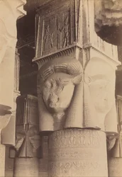Dendera, Interieur van de Tempel, Hathor Kapitelen