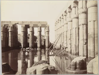 Tempel van Luxor (zicht op de hof van Amenhotep III)