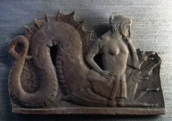 Het fabelachtige monster Scylla, dat samen met Charybde de Straat van Messina bewaakte. Musee du Louvre, Parijs.