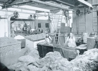Interieur van een Hoedenfabriek, Victoria, ca.1900, uit 