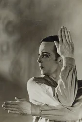 Ansichtkaart van Robert Helpmann (1909-86) in The Wanderer 1941