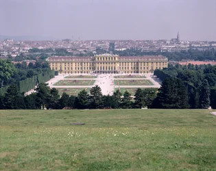 Schönbrunn Paleis, voltooid in 1711