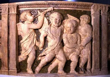 Post-restauratie paneel No.VI van de buitenpreekstoel van de kathedraal van Prato