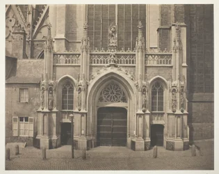 Zonder titel [Zuidgevel van het dwarsschip van de Sint-Michiels- en Sint-Goedelekathedraal in Brussel, België].