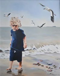 Strandjongen en meeuwen