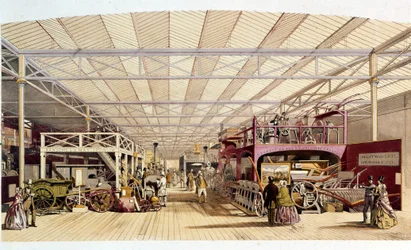 Industriële revolutie: binnenaanzicht van het landbouwmachineriepaviljoen in het Crystal Palace, gebouwd door Joseph Paxton voor de Wereldtentoonstelling van 1851 in Londen (Hyde Park) 19e eeuw