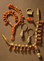 Kanaänitische sieraden uit Deir al-Balah, Gaza, ca. 14e eeuw v.Chr. (goud en edelstenen)