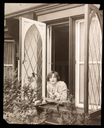 Anne Murdock thuis, ca. 1915