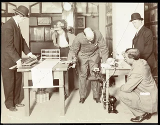 Tentoonstelling van het Simen Automatic Signal System in het Museum of Safety Appliances van het American Institute of Social Service, New York, 1908