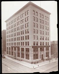 Buitenaanzicht van het Parke, Davis en Co. gebouw, Hudson en Vestry Streets, New York, 1910