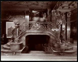 Hoofdingang in de lobby van het Hotel Imperial, 1904