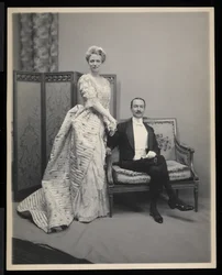 Portret van een onbekende man en vrouw op het James Hazen Hyde-bal, New York, 31 januari 1905