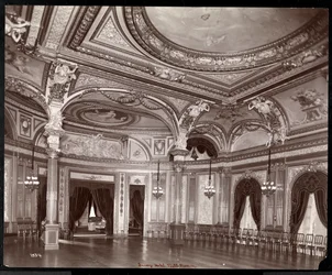 De balzaal in het Hotel Savoy, ca. 1895-96