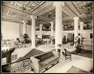 De ingang en lobby van het Robert Treat Hotel, Newark, New Jersey, 1916