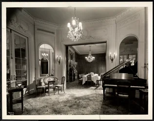 De muziekkamer van de Louis XVI Suite in het Hotel St. Regis, 1937