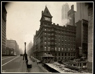 Uitzicht op het Murray Hill Hotel, Park Avenue en 40th Street, New York, vanaf het Park Avenue viaduct, 1931