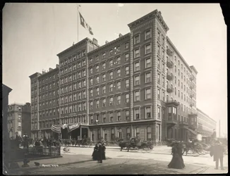 Windsor Hotel aan 5th Avenue van 46th tot 47th Streets, New York, 1898