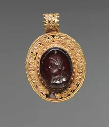 Hanger met portret intaglio, 500s