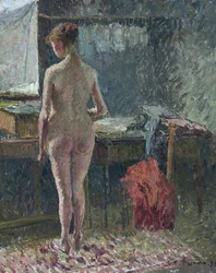 Naakte vrouw met haar rug naar een interieur