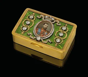 Een keizerlijke presenteer snuifdoos, met een aquarel op ivoor miniatuur van keizer Nicolaas II, ca. 1890
