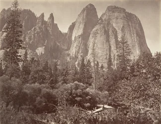 Kathedraalrotsen en torenspitsen, ca. 1872, gedrukt ca. 1876