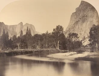 Rivierzicht, door de vallei, Cathedral Rock links