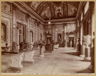 Rome - Villa Borghese - Museumzaal op de begane grond