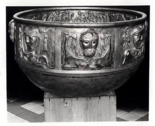 Replica op ware grootte van de Gundestrupketel, origineel gemaakt in de 1e eeuw v.Chr.