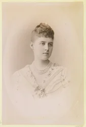 Portret van grootvorstin Alexandra Georgievna van Rusland (1870-1891), door Bergamasco, Charles (Karl) (1830-1896)