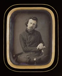 Portret van een zittende man