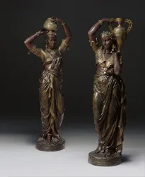 Twee bronzen fakkeldragers in de vorm van Indiase vrouwen die vazen dragen, 1862-1865