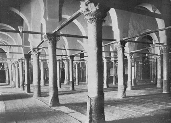 Kairouan. Interieur van de Grote Moskee, ca. 1913