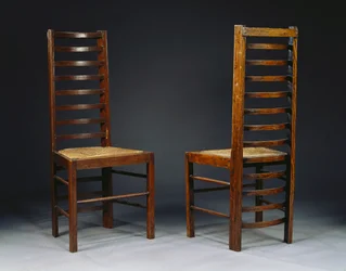 Twee ladderback stoelen, voor Miss Cranston