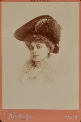 Elegante vrouw met hoed - Charles Reutlinger