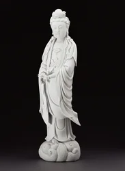 Blanc de Chine-figuur van Guanyin, ca. 1800