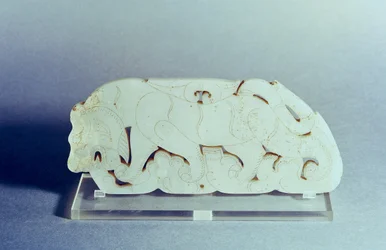 Plaquette in de vorm van een tijger, Han-dynastie (206-220) (jade)