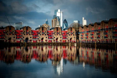 Indrukwekkende weerspiegelingen van de Londense skyline