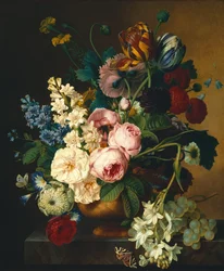 Boeket bloemen op een marmeren tafel