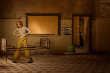 Surrealistische clownvrouw