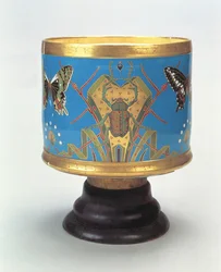 Jardiniere versierd in imitatie van cloisonne met kevers en vlinders, Minton & Co., 1867
