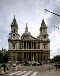 Gezicht op de Sint-Pauluskathedraal, ontworpen door de architect Christopher Wren (1632-1723), 1675-1710, Londen, Engeland