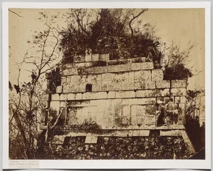 Paleis van het Circus in Chicen-Itza (bas-reliëf van tijgers)