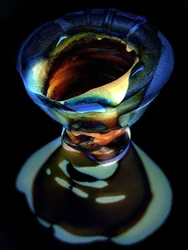 Kleurrijke abstracte glazen sculptuur
